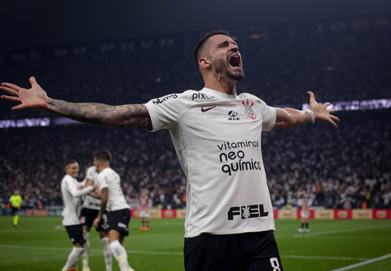 imagem da materia: Renato Augusto, ídolo do Corinthians, se aposenta do futebol