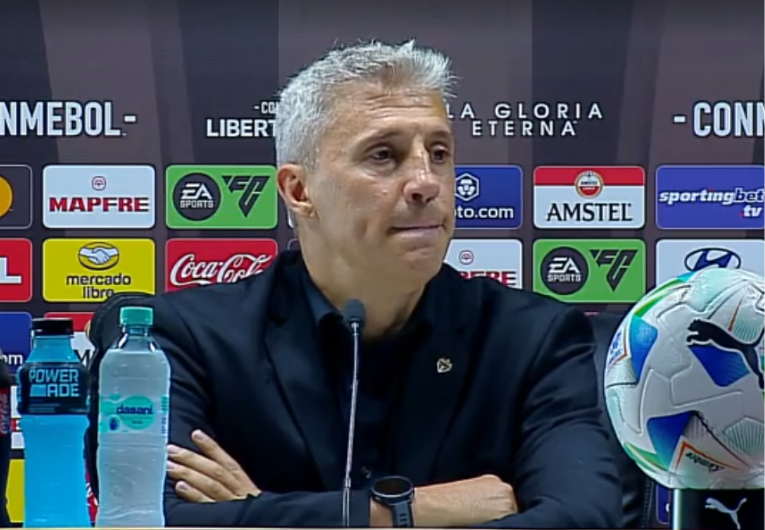 imagem da materia: Crespo analisa derrota para LDU: 