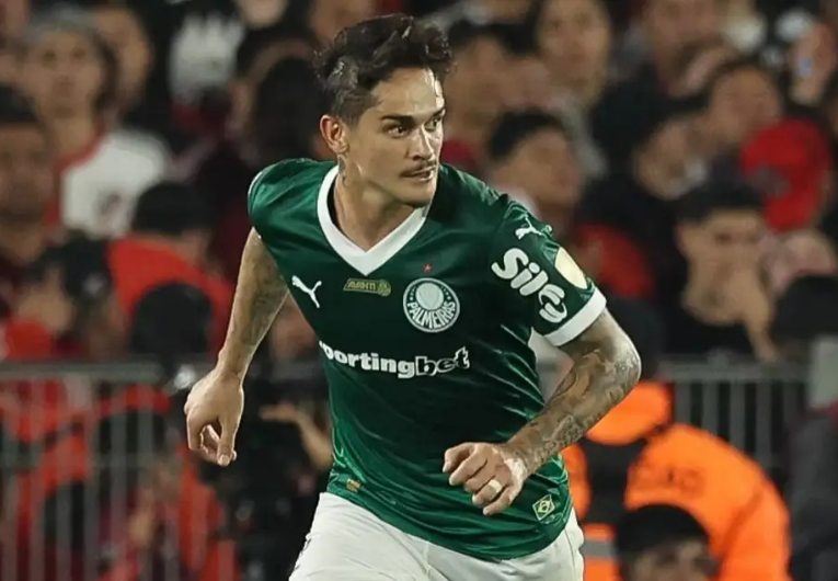 imagem da materia: Khellven vira dúvida após pancada contra River Plate