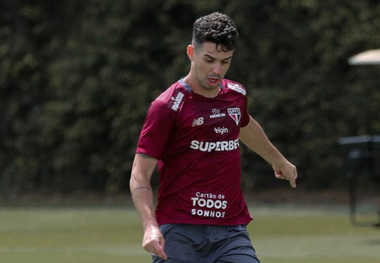 imagem da materia: Oscar de volta? Meia treinou normalmente nesta sexta-feira