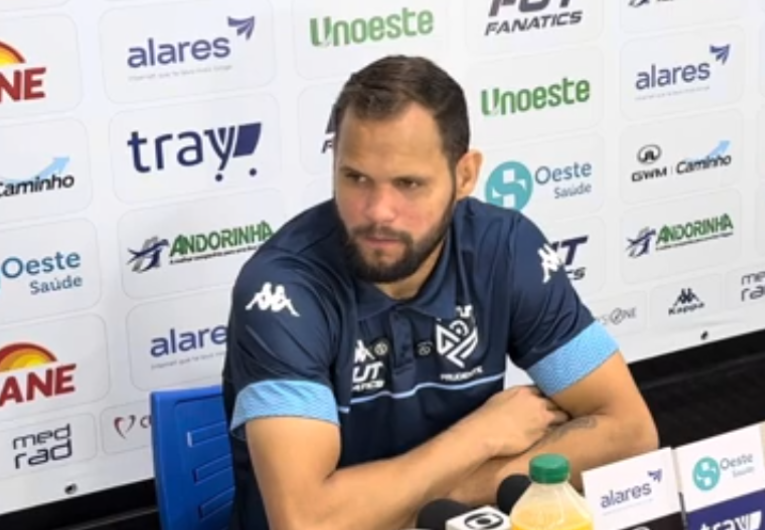 imagem da materia: Alan James mantém cautela após vitória: “Vantagem pequena”