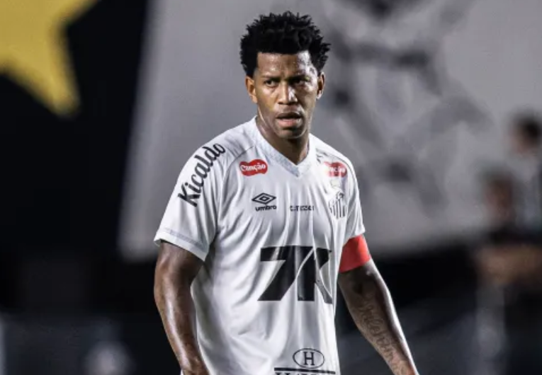 imagem da materia: Zagueiro Gil desabafa após deixar Santos: