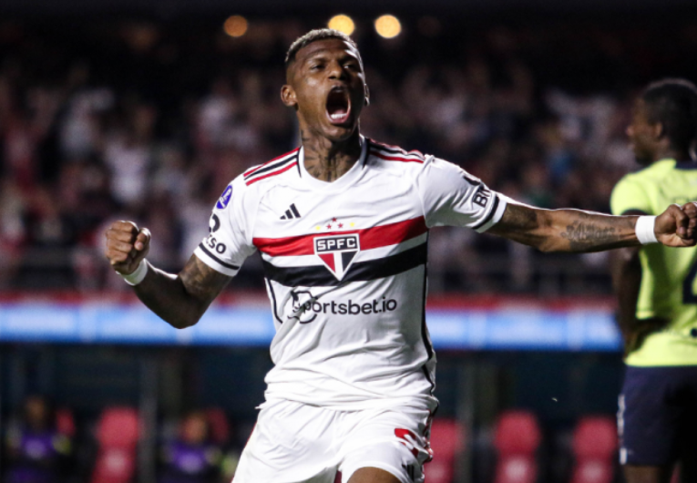 imagem da materia: São Paulo tem 100% de aproveitamento contra LDU no Morumbis