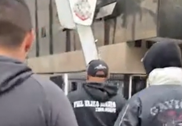 imagem da materia: Organizada do Corinthians vai ao Parque São Jorge