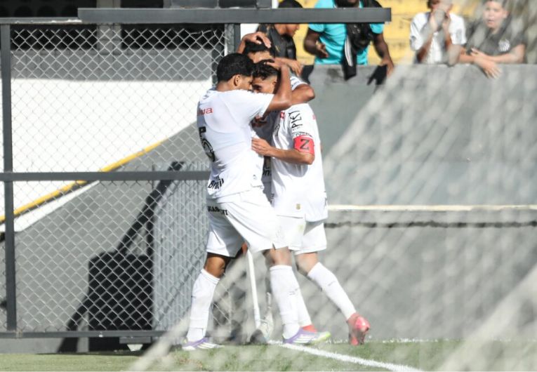 imagem da materia: Santos elimina Corinthians no Paulista Sub-20