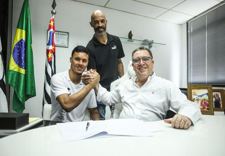 imagem da materia: Santos acerta aditivo contratual com promessa