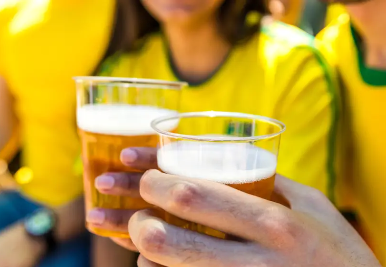 imagem da materia: Bebidas alcoólicas podem voltar aos estádios de São Paulo