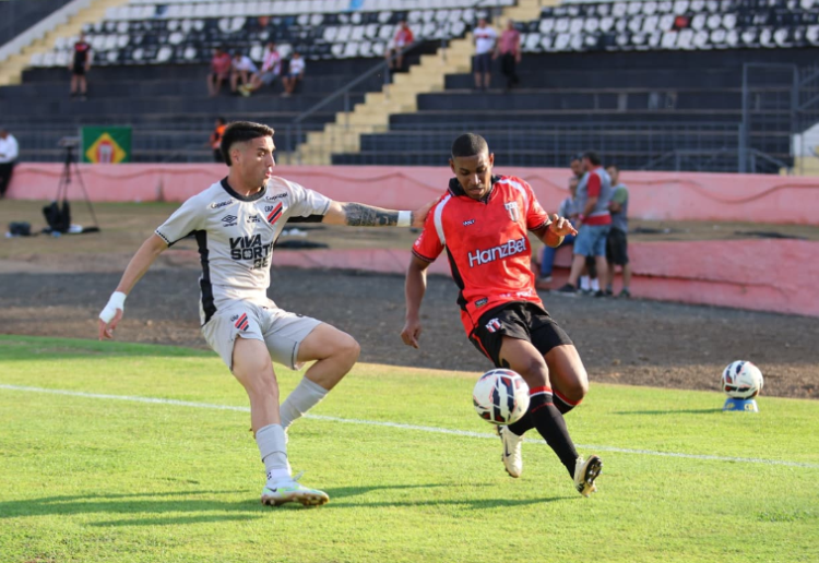 imagem da materia: Em casa, Botafogo é superado pelo Athletico-PR na Série B
