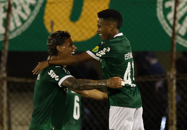 imagem da materia: Palmeiras fatura R$ 1 bi no ano e tem superávit milionário