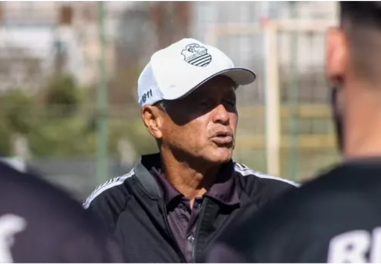 imagem da materia: Roberval exalta elenco após avanço: 