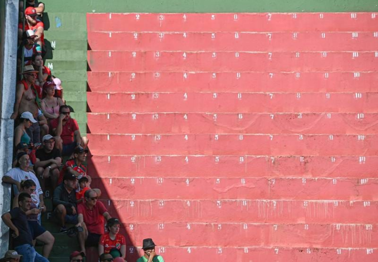 imagem da materia: Foto do reformado estádio do Velo recebe premiação