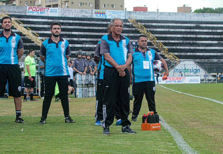 imagem da materia: Bola parada e cruzamentos: plano de Roberval vence São José