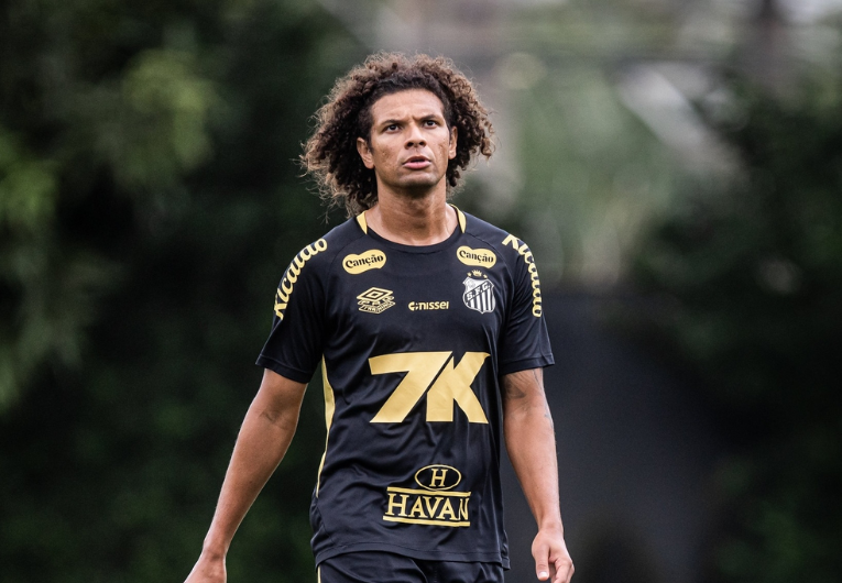 imagem da materia: Willian Arão segue fora e é dúvida no Santos