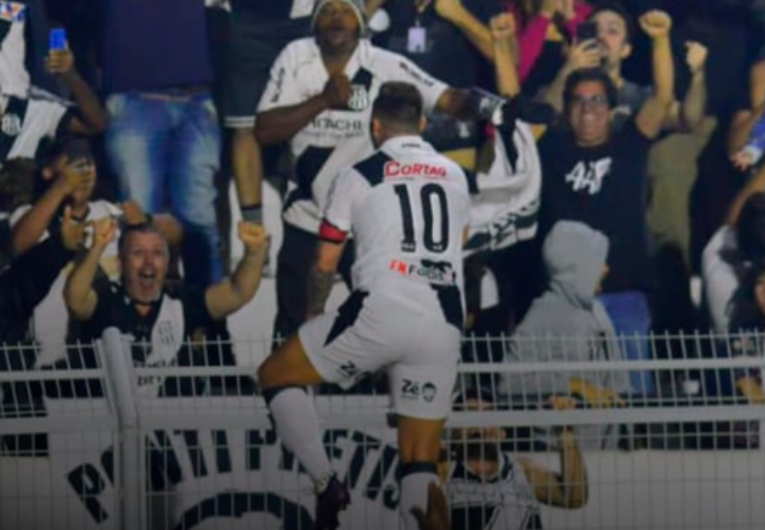imagem da materia: Ponte vence no fim e segue líder do quadrangular da Série C