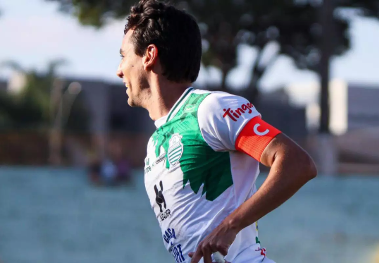 imagem da materia: Capitão da Francana lamenta eliminação e foca no próximo ano