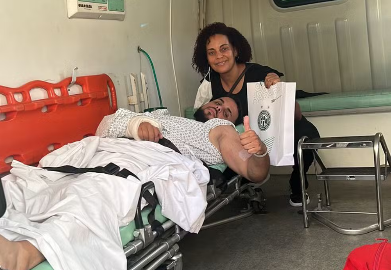 imagem da materia: Homem ferido no dérbi recebe alta, mas precisará de cirurgia