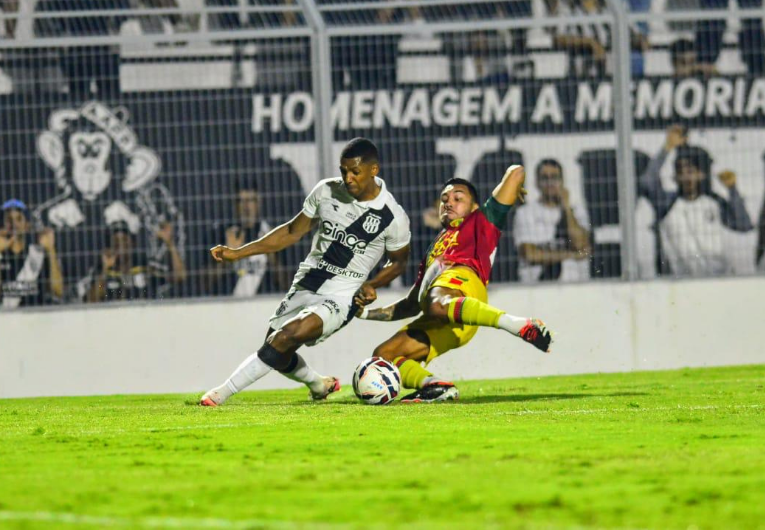 imagem da materia: Ponte Preta tenta quebrar tabu em Santa Catarina