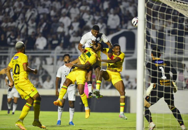 imagem da materia: Ponte Preta fica na bronca por gol não validado na Série C