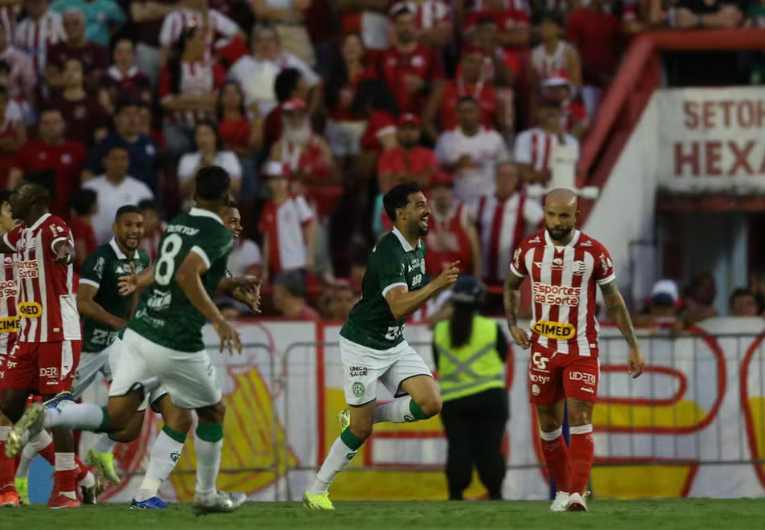 imagem da materia: Zagueiro do Guarani volta a marcar após 4 anos