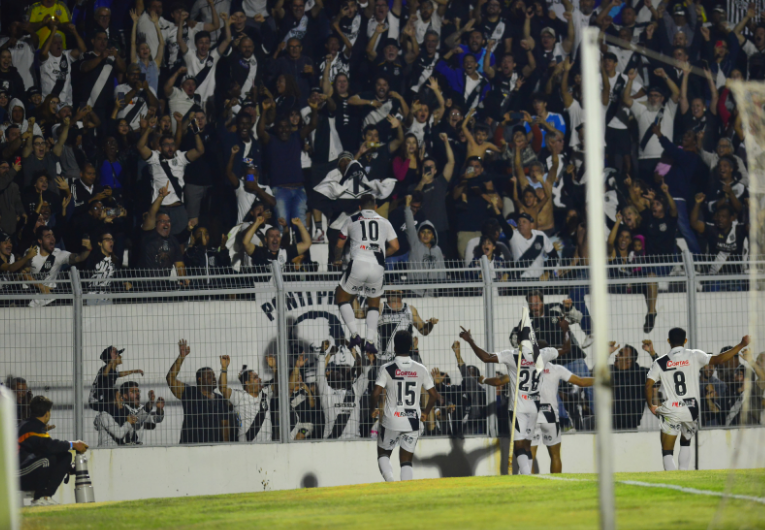 imagem da materia: Ponte Preta celebra marca de 100 mil torcedores na temporada