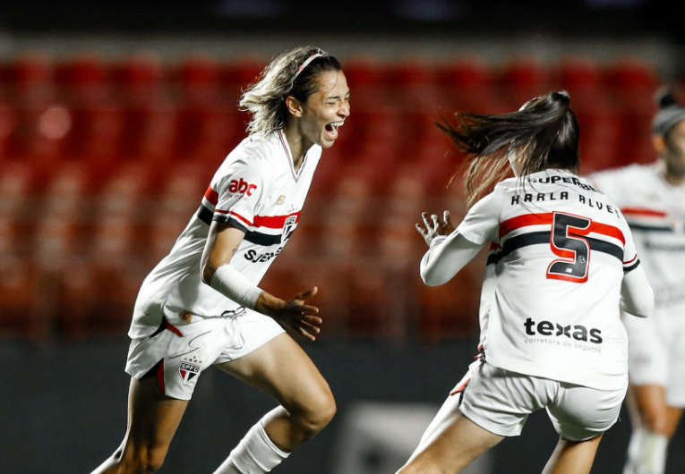 imagem da materia: São Paulo bate Flamengo e avança na Copa do Brasil Feminina