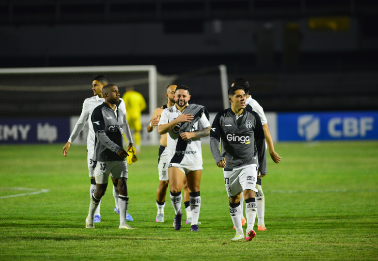 imagem da materia: Ponte Preta fecha primeiro turno com 100% de aproveitamento