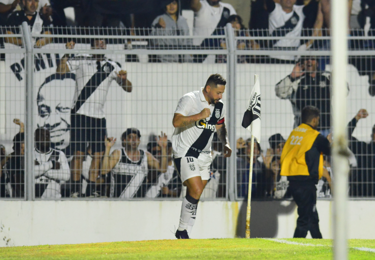 imagem da materia: Elvis exalta elenco da Ponte: