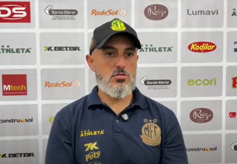 imagem da materia: Rafael Guanaes critica arbitragem após derrota do Mirassol
