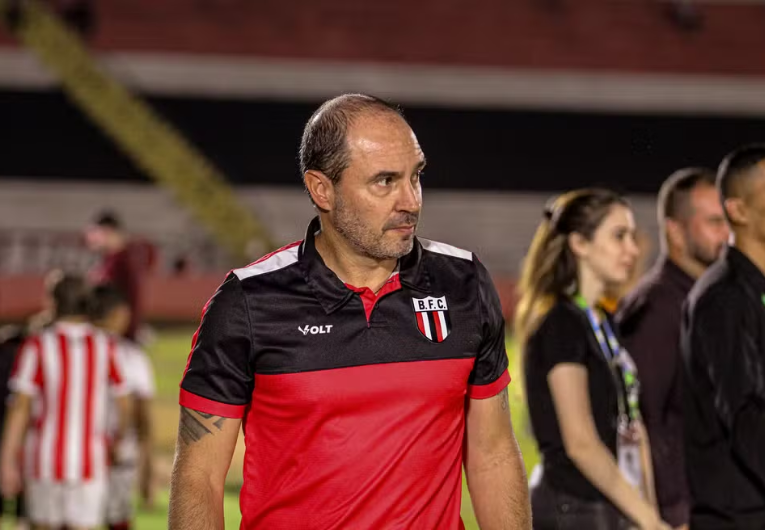 imagem da materia: Allan Aal reencontra CRB e projeta duelo decisivo