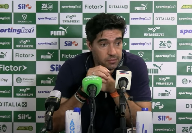 imagem da materia: Abel critica gramado após derrota do Palmeiras para o Bahia