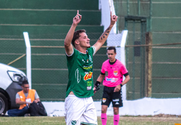 imagem da materia: Marcelo Maçola celebra artilharia da Bezinha com 12 gols