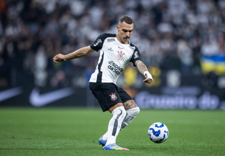 imagem da materia: Matheuzinho retorna aos treinos e reforça o Corinthians