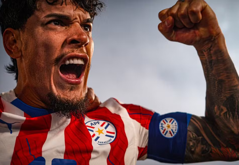 imagem da materia: Gómez, do Palmeiras, comemora vaga do Paraguai na Copa