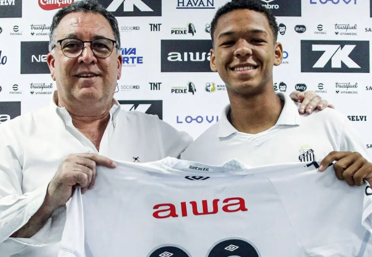 imagem da materia: David Nogueira assina contrato profissional com o Santos