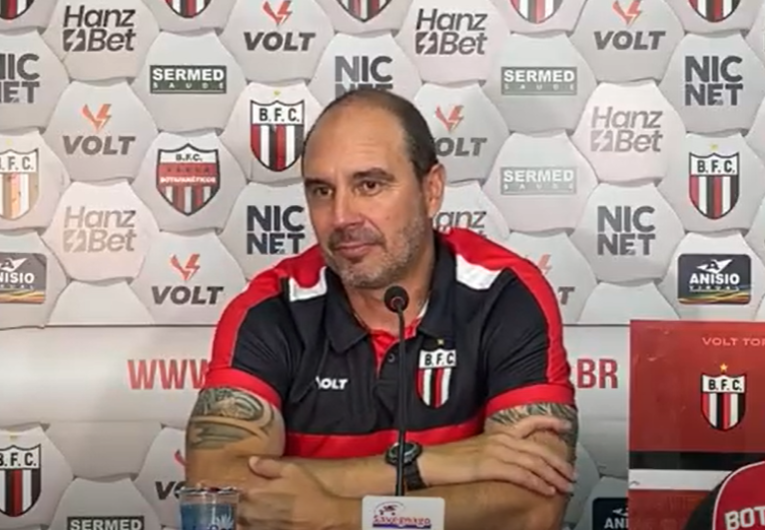 imagem da materia: Allan Aal critica 1º tempo, mas valoriza reação do Botafogo