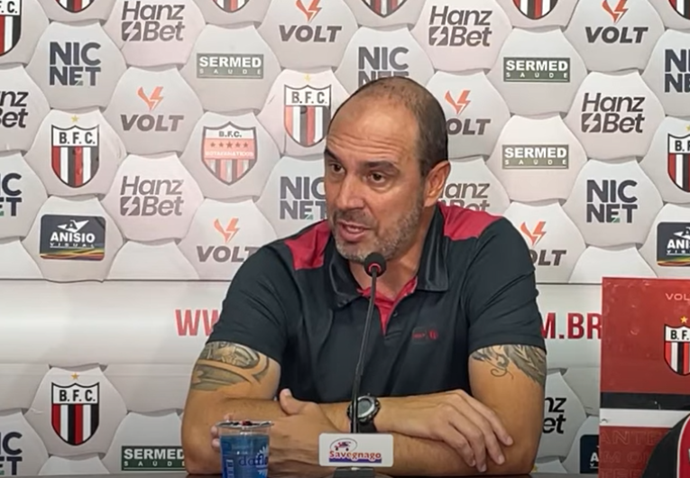 imagem da materia: Allan Aal critica arbitragem após derrota do Botafogo-SP