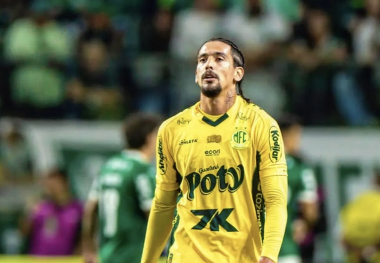 imagem da materia: Chico da Costa se lesiona e vira desfalque contra Atlético