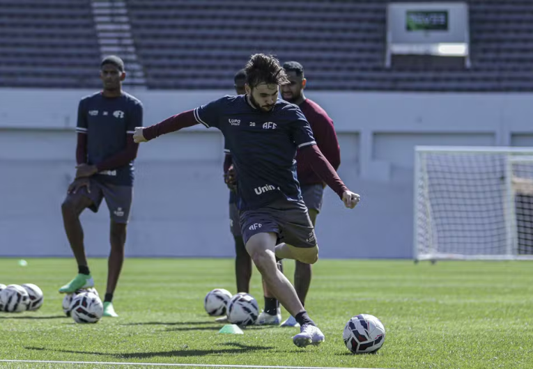 imagem da materia: Albano pode voltar ao time da Ferroviária contra Botafogo-SP