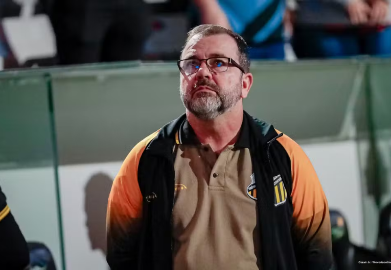 imagem da materia: Enderson fala sobre troca de goleiro na vitória do Tigre