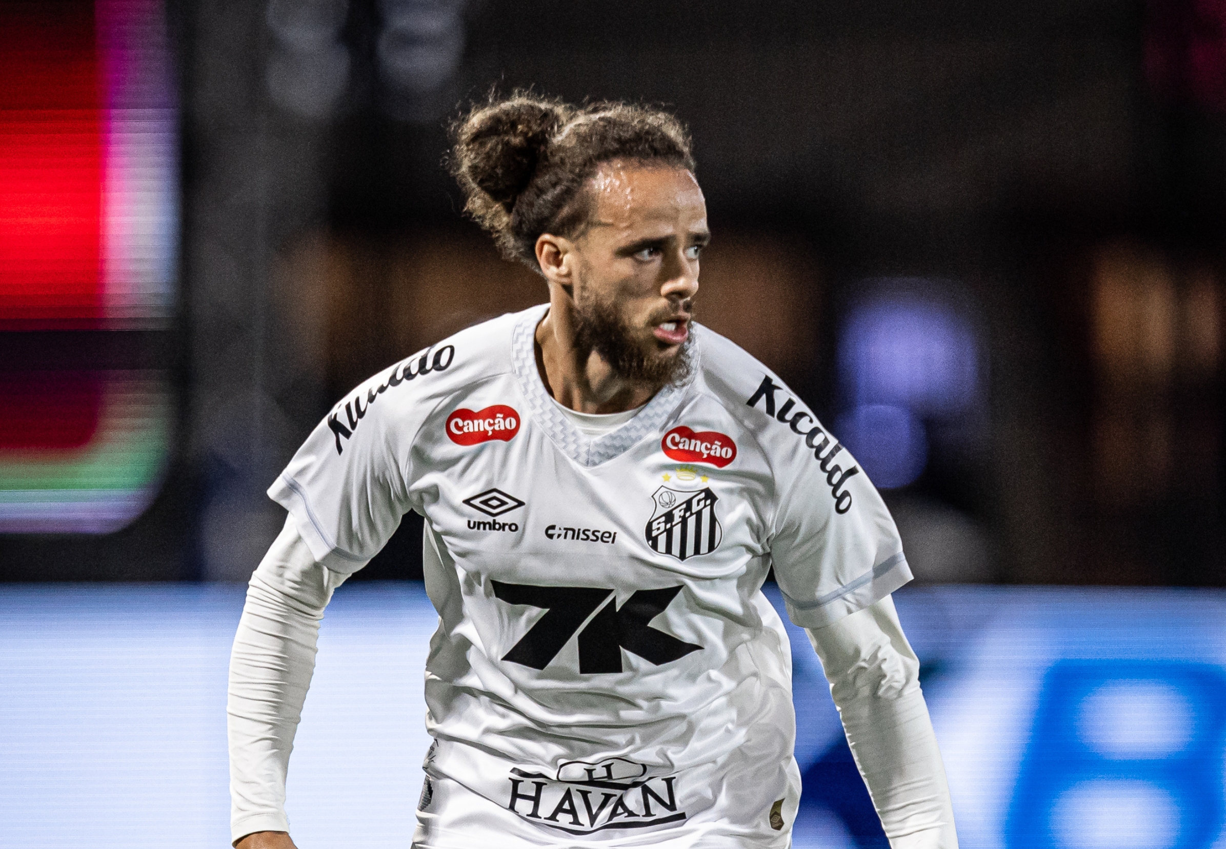 imagem da materia: Alexis Duarte e Brahimi estreiam no empate do Santos