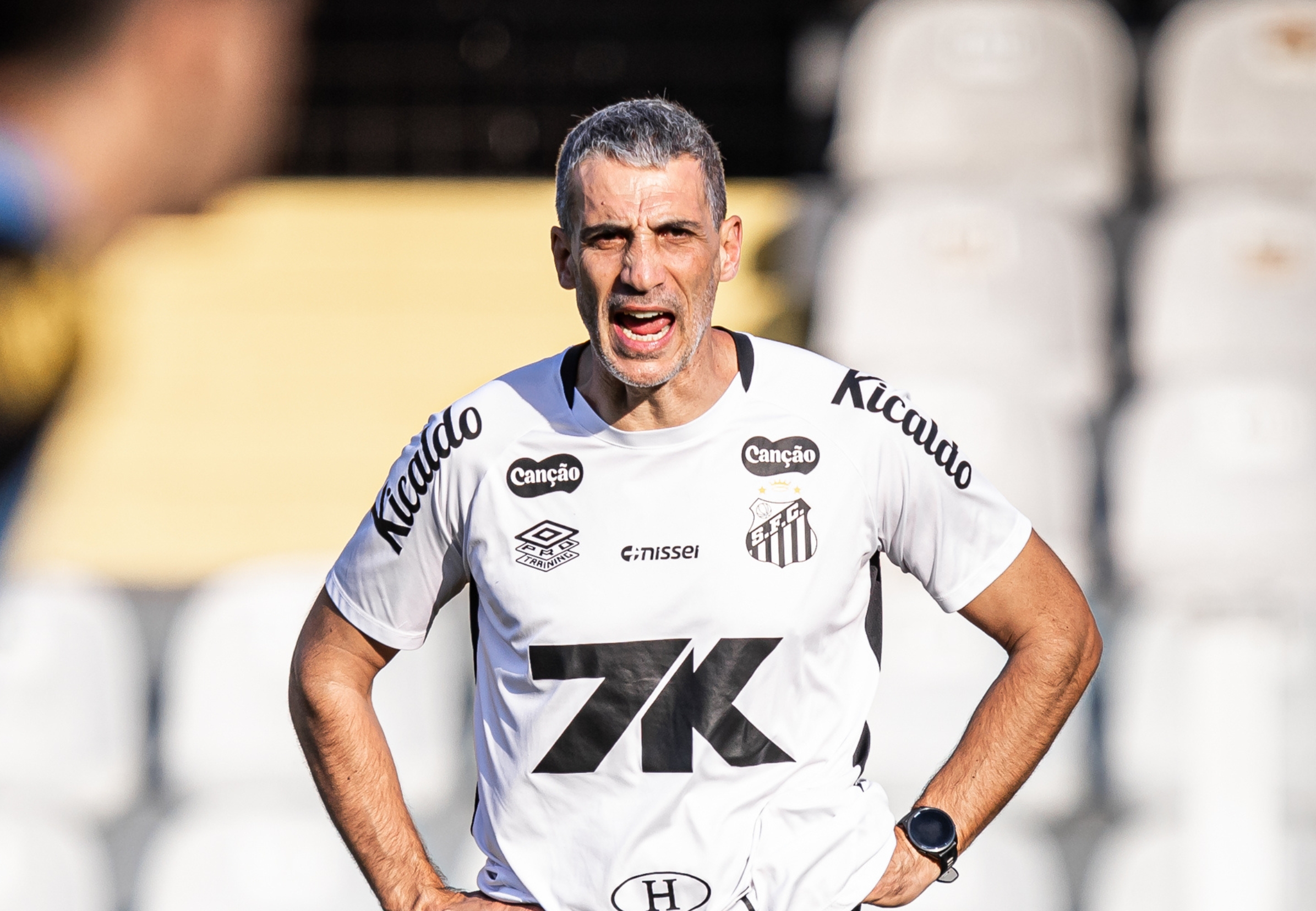 imagem da materia: Vojvoda esboça time para enfrentar o Grêmio