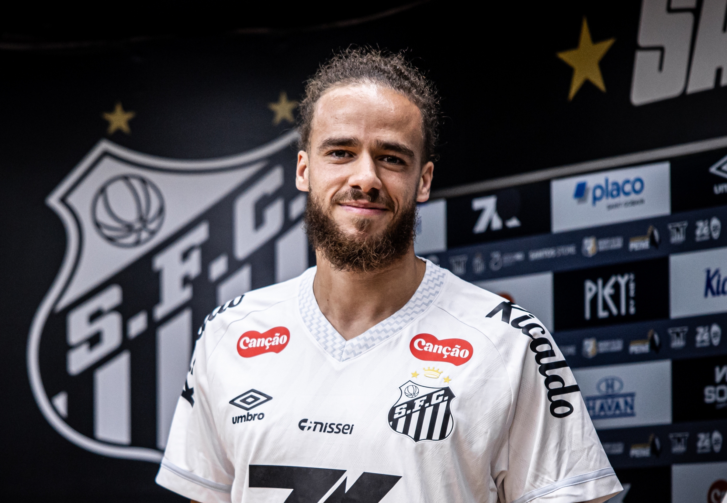 imagem da materia: Brahimi é regularizado no BID e pode estrear pelo Santos