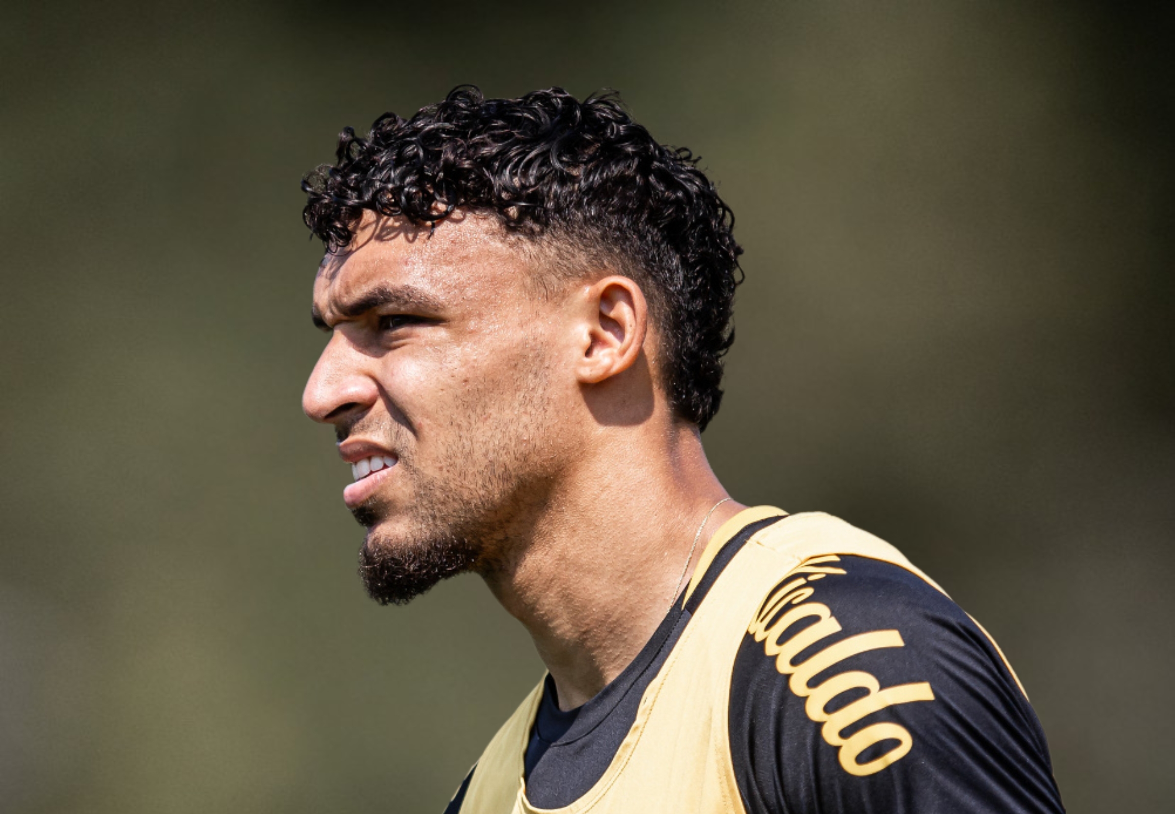 imagem da materia: Victor Hugo é provável titular contra o Atlético-MG