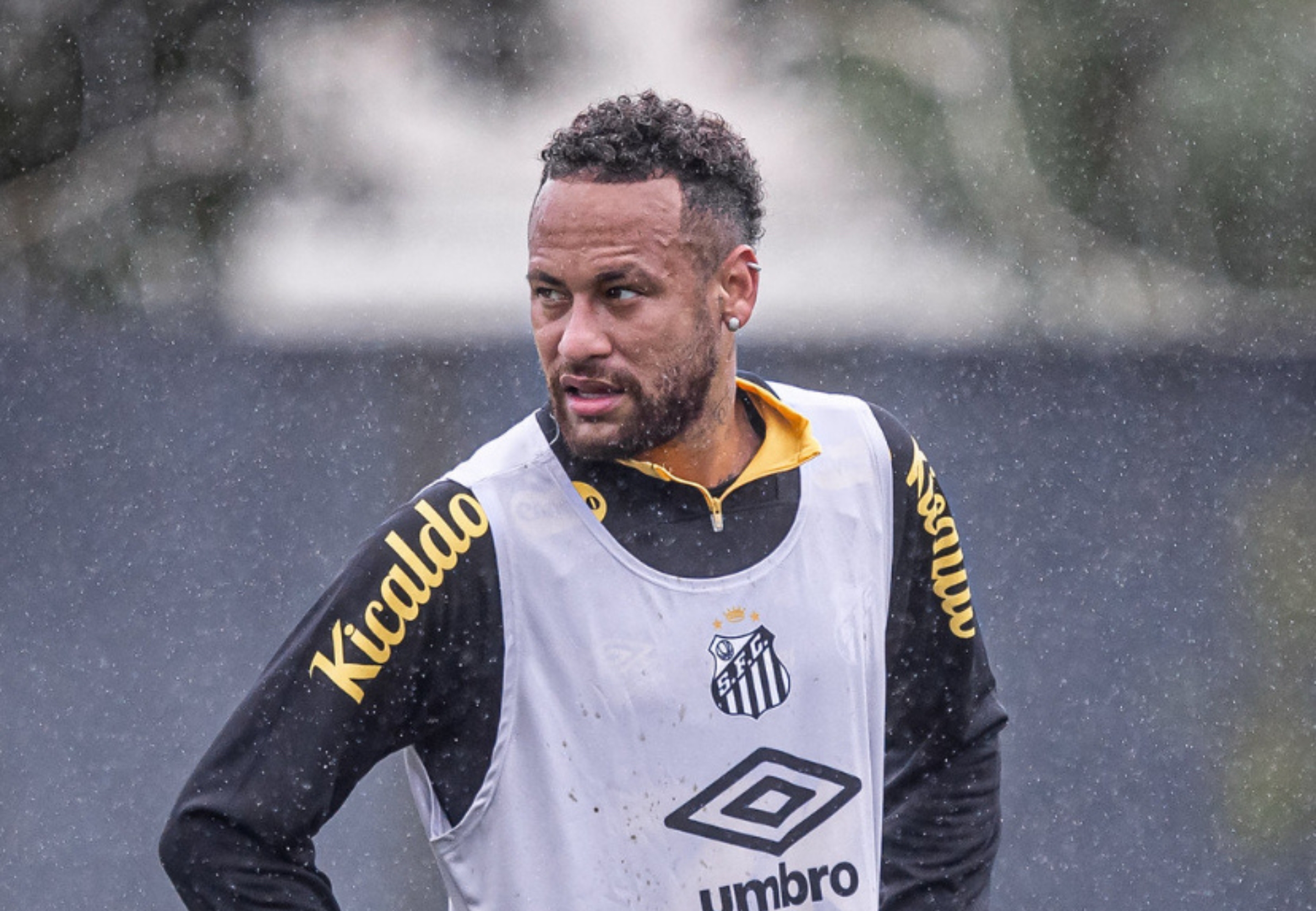 imagem da materia: Neymar lesiona e está fora do clássico contra o São Paulo