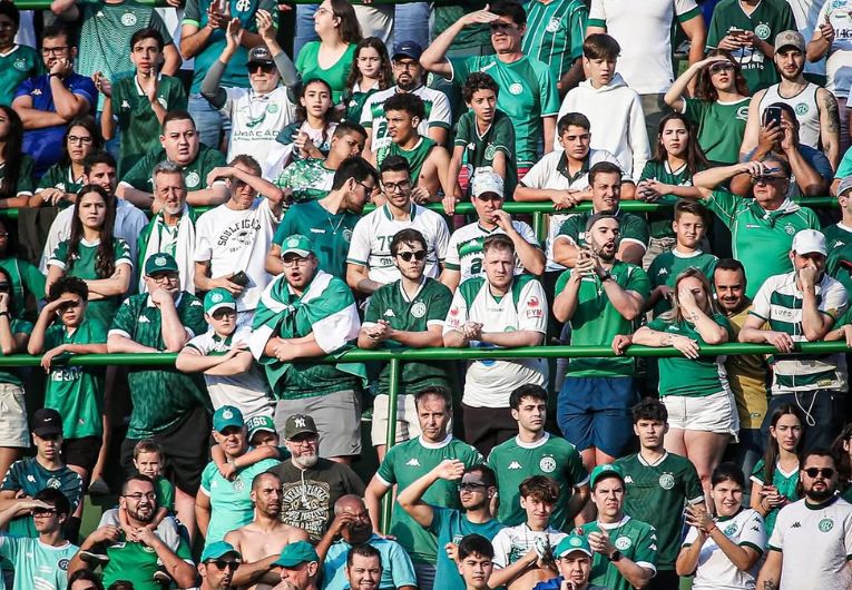 imagem da materia: Torcedor do Guarani cai no fosso do Brinco de Ouro