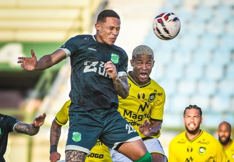 imagem da materia: São Bernardo e Floresta não saem do zero pela Série C