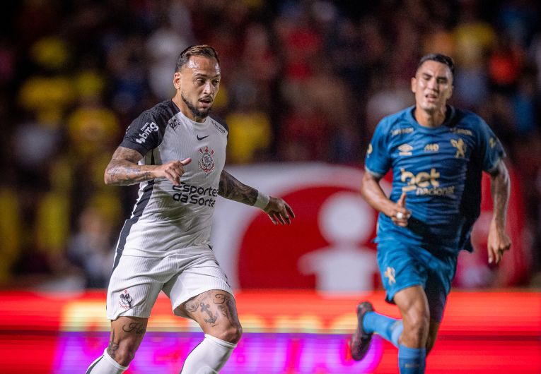 imagem da materia: Volante do Corinthians lamenta derrota contra o Sport