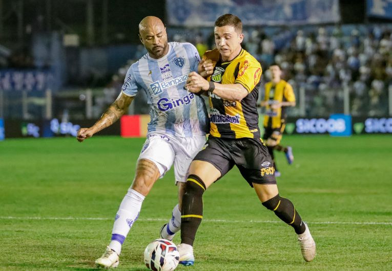 imagem da materia: Novorizontino marca no fim e vence Paysandu pela Série B