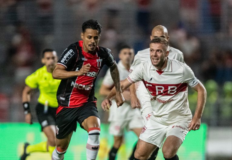 imagem da materia: Botafogo-SP tenta reação, mas é derrotado pelo CRB