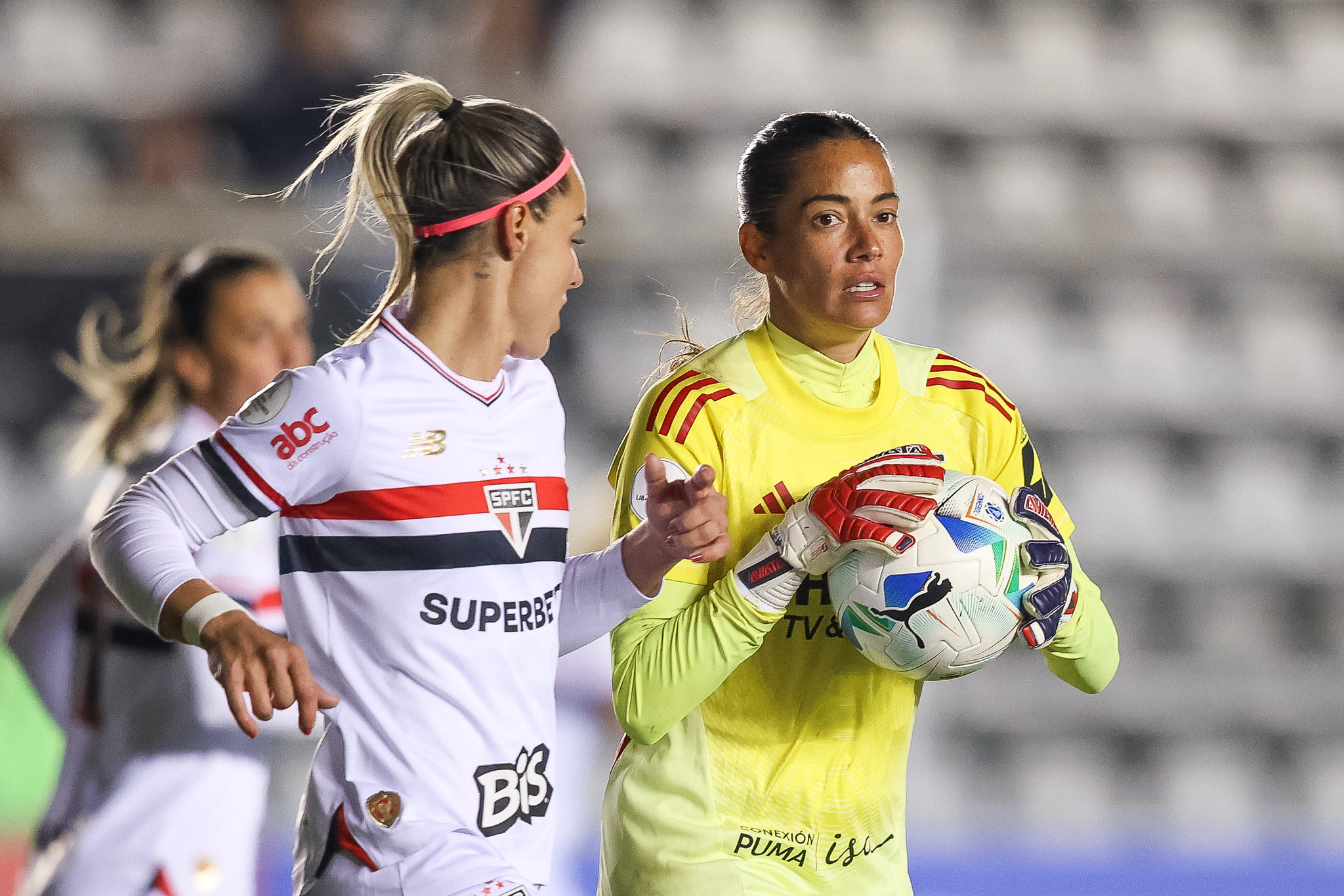 imagem da materia: São Paulo joga mal e perde para Colo Colo na Libertadores